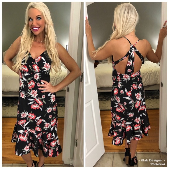 Dresses & Skirts - ❤️LAST 1💕Stunning Black Floral Asymmetric Dress!